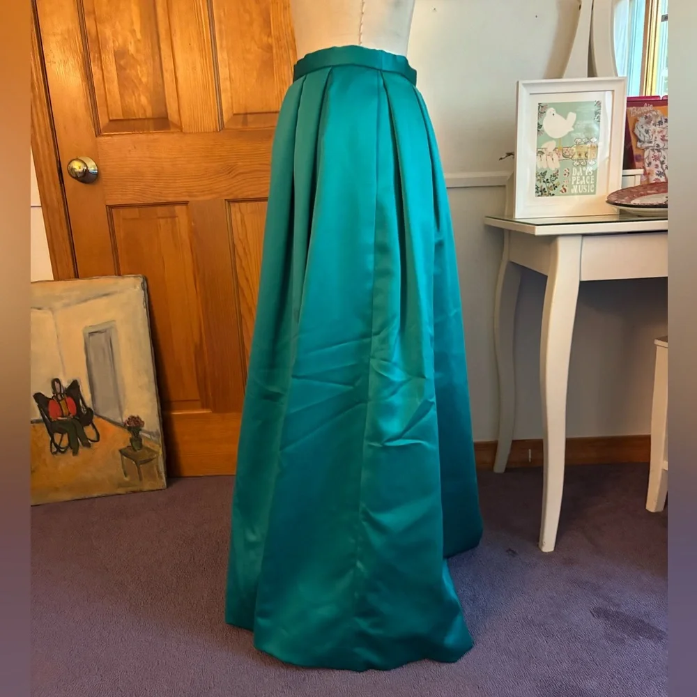 Neiman Marcus Teal Evening Wear Full-Length Satin Skirt SIZE SM/MED Has Flaws